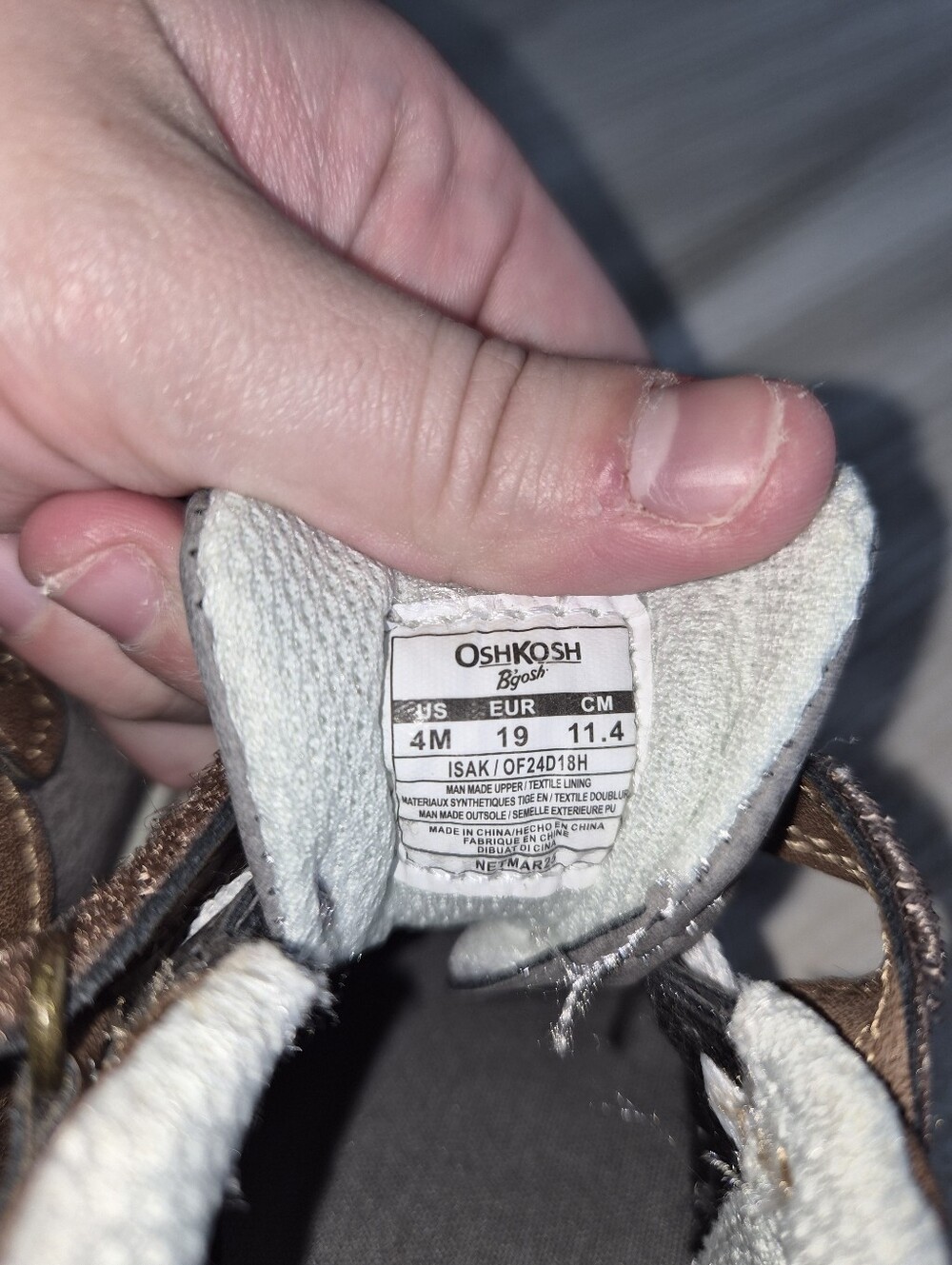 OshKosh B'gosh Gray Velcro Shoes - Kids Size 4 - Great Condition - Picture 8 of 8